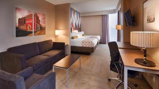 La Quinta Inn & Suites by Wyndham Tulsa Downtown / Route 66