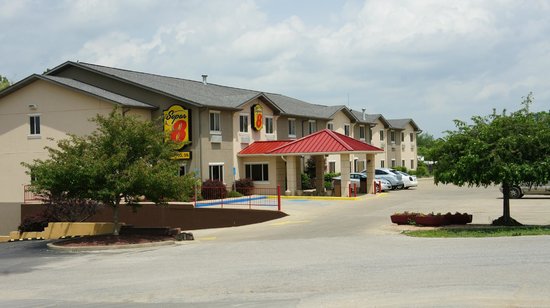 Super 8 by Wyndham Bloomington