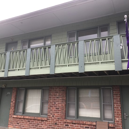Saratoga Community Court Motel