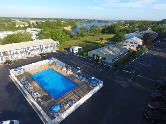 Tidewater Inn