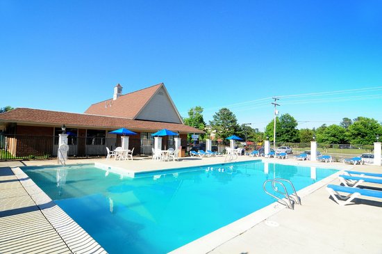 Days Inn & Suites Williamsburg Colonial
