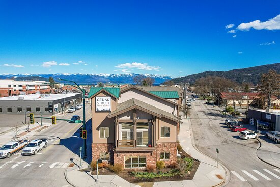 Cedar Street Hotel & Suites