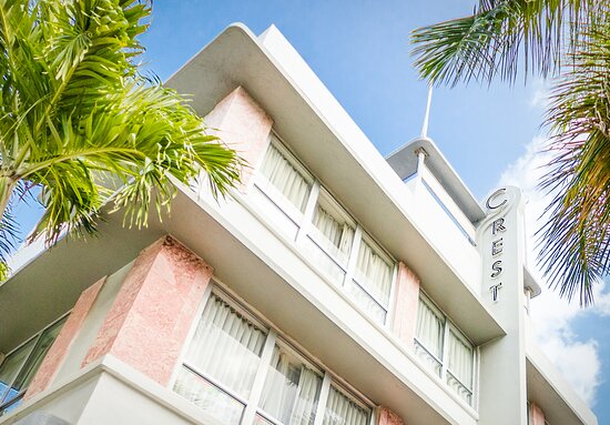 Crest Hotel & Suites