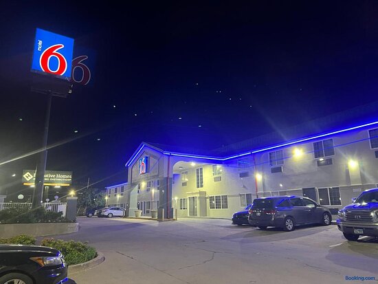Hometown Inn Airport