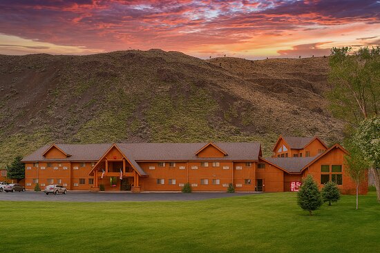 Yellowstone Village Inn