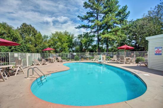 Travelodge by Wyndham Fayetteville