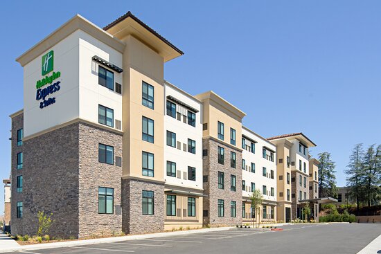 Holiday Inn Express & Suites Valencia - Santa Clarita by IHG