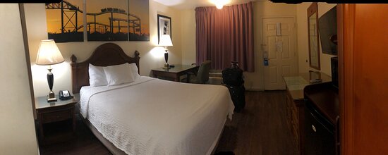 Days Inn by Wyndham Castaic Six Flags Magic Mountain