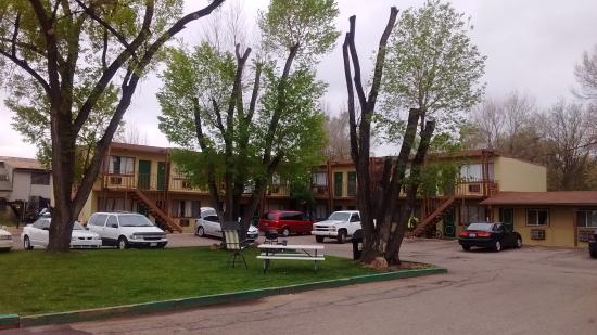 Budget Host Inn