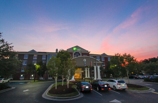 Holiday Inn Express & Suites Charleston-north By IHG