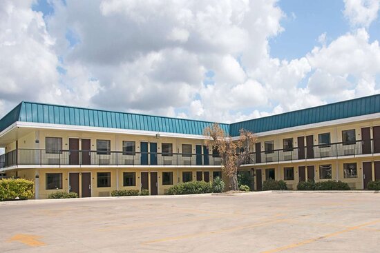 Days Inn by Wyndham Central San Antonio NW Medical Center