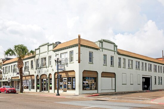 OYO Historic Cameron Hotel Brownsville I-69E