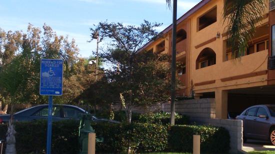 GuestHouse Inn & Suites Pico Rivera