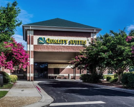 Quality Suites Lake Wright - Norfolk Airport