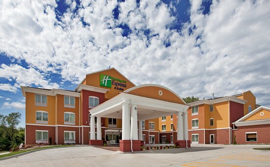 Holiday Inn Express & Suites Kansas City Sport Complex Area by IHG
