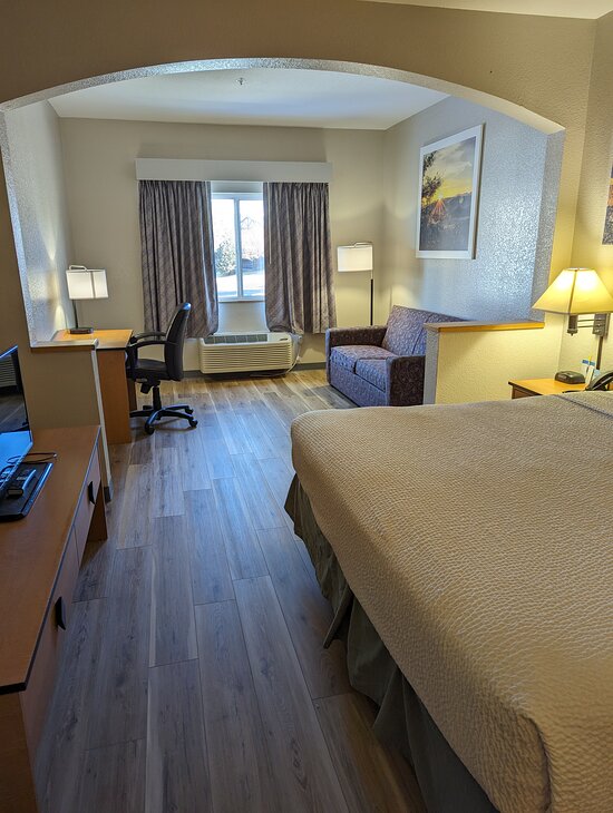 Days Inn & Suites by Wyndham Castle Rock