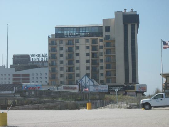 La Renaissance Suites