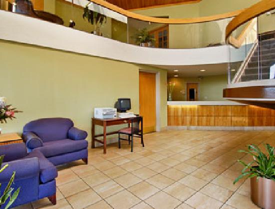 Days Inn & Suites by Wyndham Northwest Indianapolis