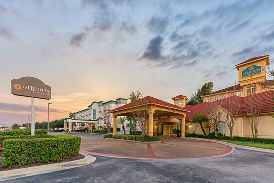 La Quinta Inn & Suites by Wyndham USF