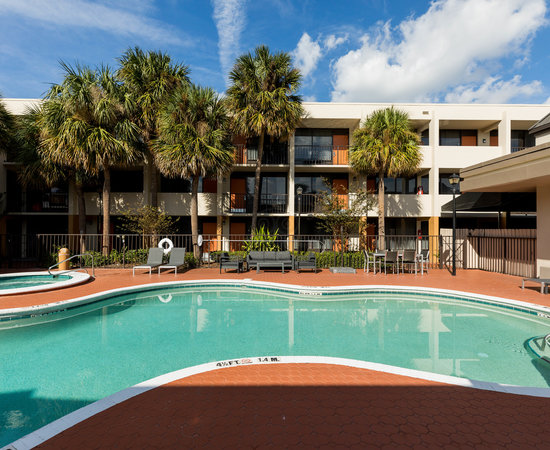 Days Inn & Suites by Wyndham Orlando Airport
