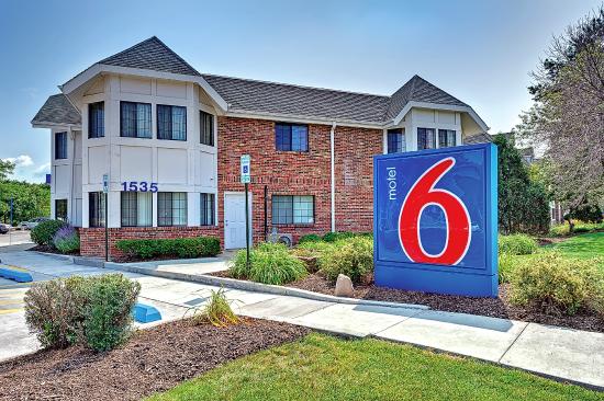 Motel 6 Chicago North- Glenview
