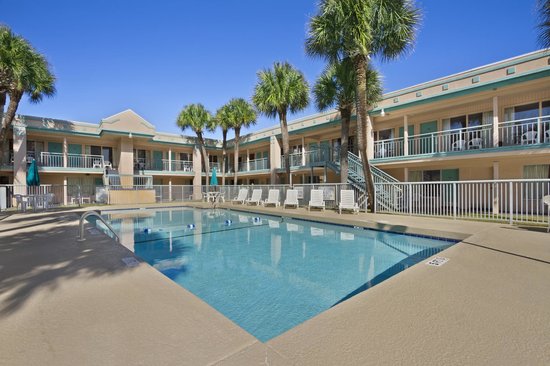 Royal Palace Inn & Suites