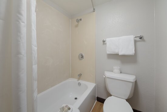 HomeTowne Studios by Red Roof San Antonio - Seaworld/Northwest.