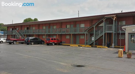 Trailway Motel