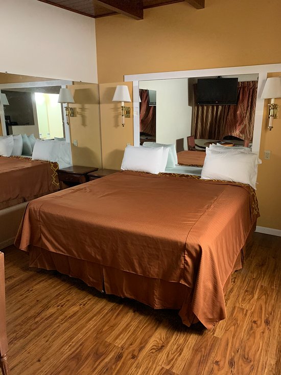 Park Cienega Motor Hotel