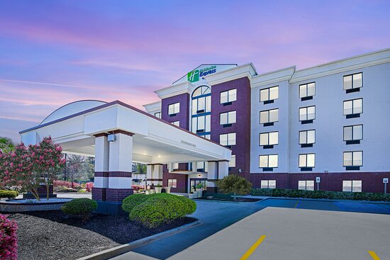 Holiday Inn Express & Suites Birmingham - Inverness 280 By IHG