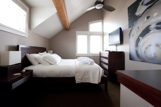 Bird Rock Hotel