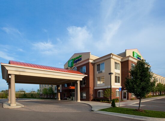 Holiday Inn Express & Suites Detroit - Farmington Hills By IHG