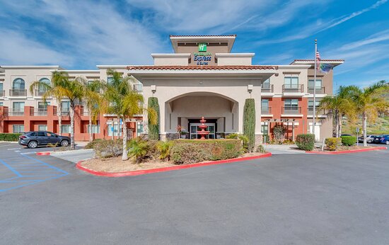 Holiday Inn Express & Suites Lake Elsinore By IHG
