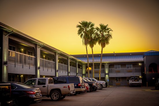Rodeway Inn & Suites