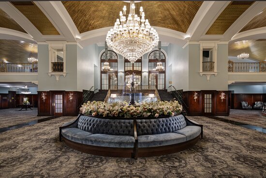Amway Grand Plaza, Curio Collection by Hilton
