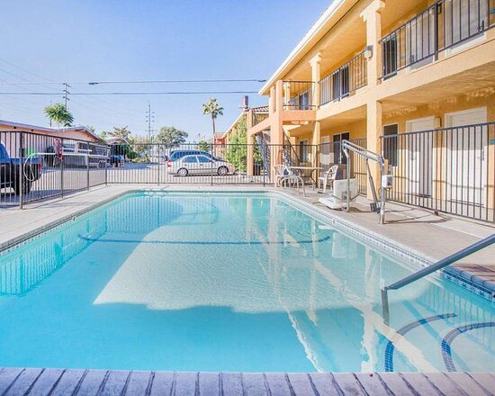 Econo Lodge & Suites Lodi