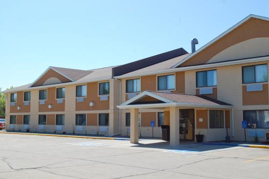 Travelodge by Wyndham Fargo West Acres
