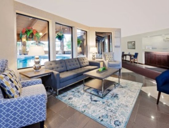 Baymont by Wyndham Battle Creek Downtown