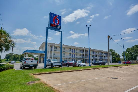 Motel 6 Mobile North