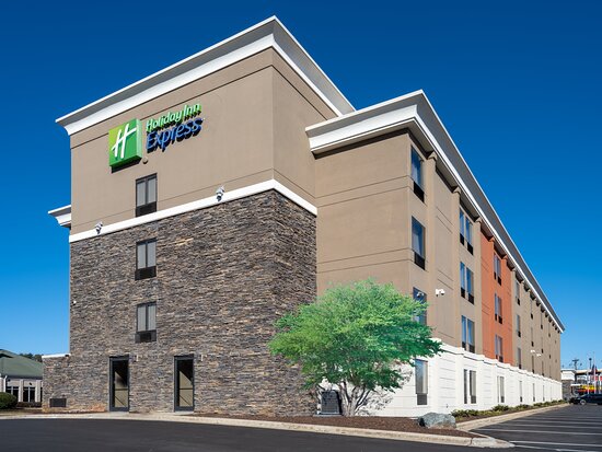 Holiday Inn Express & Suites Greensboro-(i-40 @ Wendover) by IHG