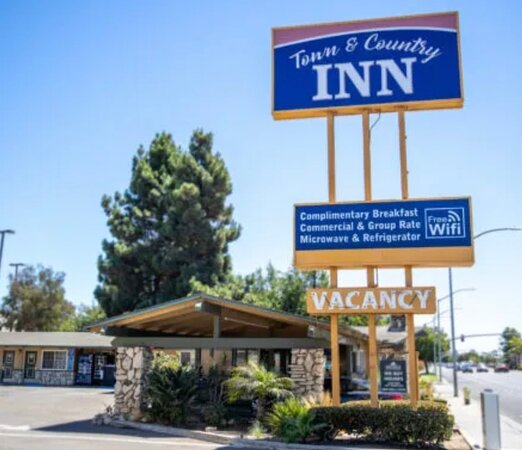 Town & Country Inn