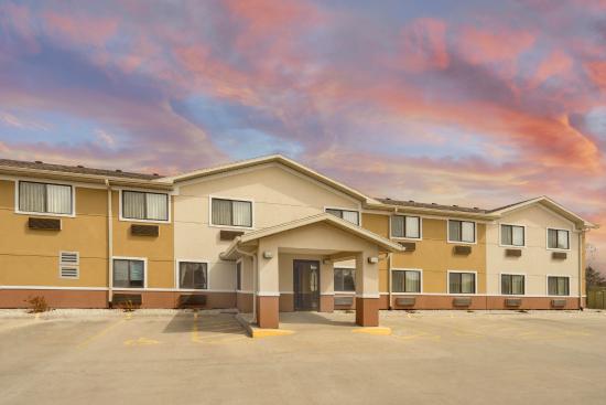 Super 8 by Wyndham Fond Du Lac