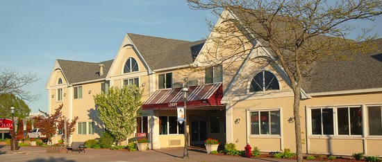 Court Plaza Inn & Suites