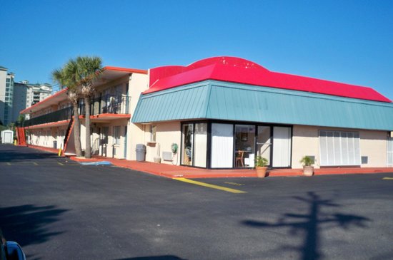 Econo Lodge North