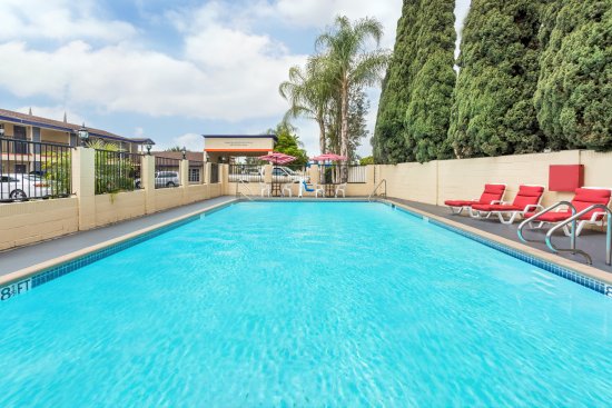 Casa Blanca Hotel & Suites