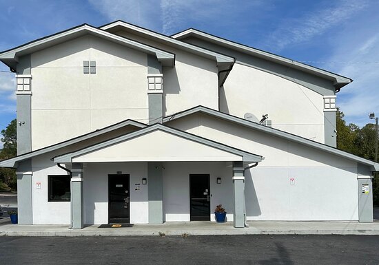 Super 8 by Wyndham Greensboro/Coliseum/Conv