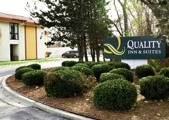 Quality Inn Kansas City I-435N Near Sports Complex
