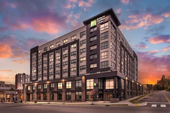Holiday Inn Express & Suites Nashville West End - Univ Area by IHG