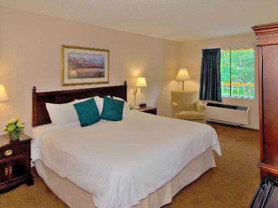 Econo Lodge Inn & Suites at Fort Benning