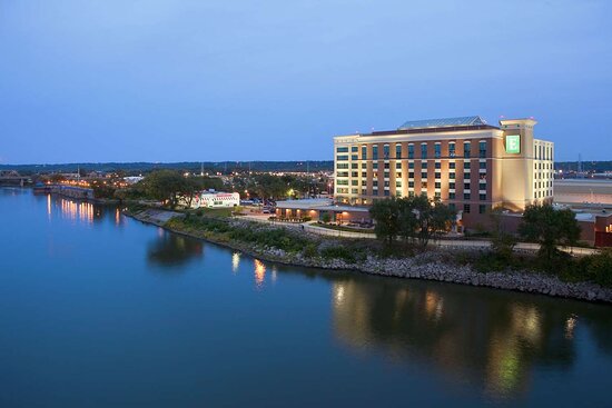 Embassy Suites by Hilton East Peoria Riverfront Hotel & Conference Center